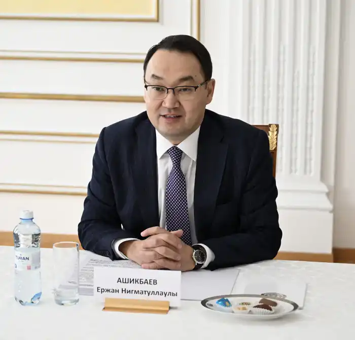 Казахстан и Россия углубляют сотрудничество в области международной безопасности через диалог на уровне МИД {city2}