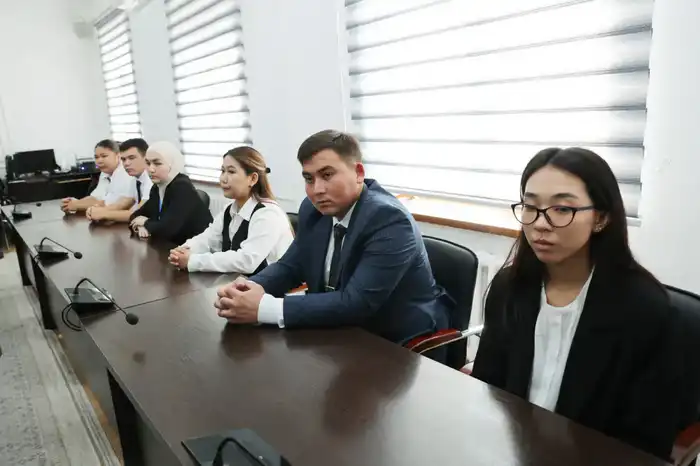 Конституционные реформы и роль молодежи: встреча акима области в Меркенском районе (3)