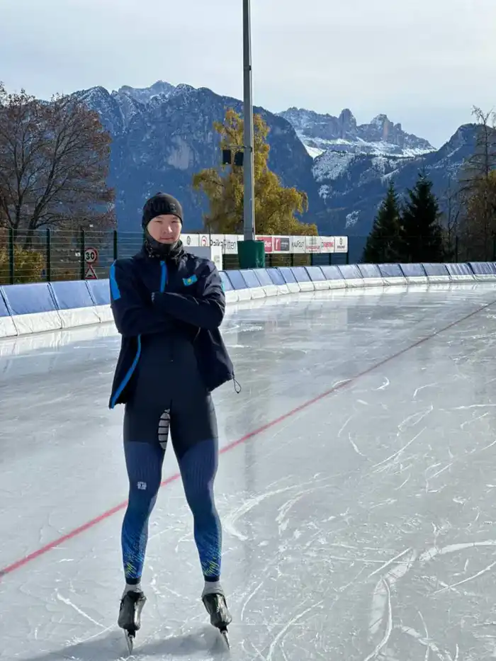 Казахстанский конькобежец и призер чемпионата мира успешно совмещает службу в армии и спортивную карьеру {city2}