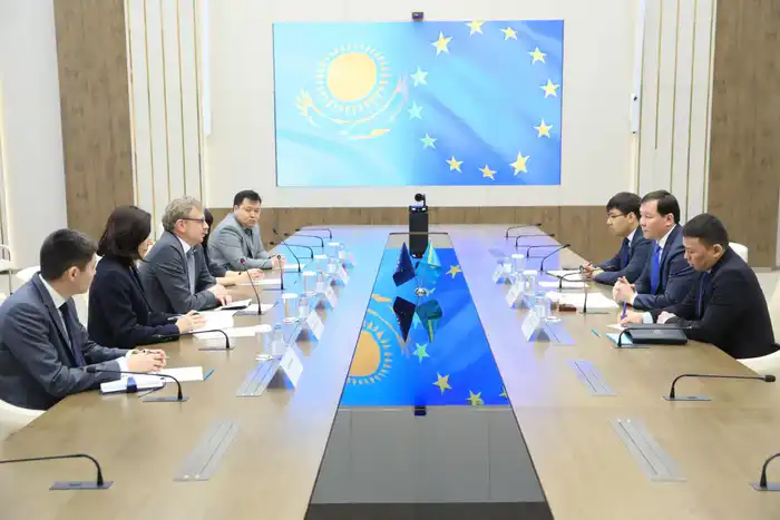 В Актюбинской области аким Асхат Шахаров встретился с делегацией Европейского Союза во главе с Йоханнесом Бауэром {city2}