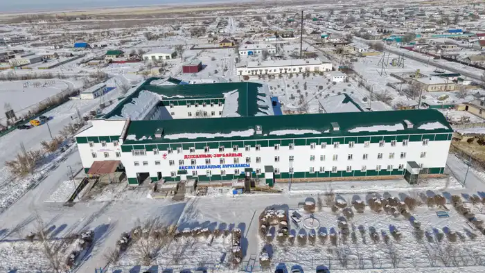 В Центральной районной больнице Аксуатского района проводится капитальный ремонт (6)