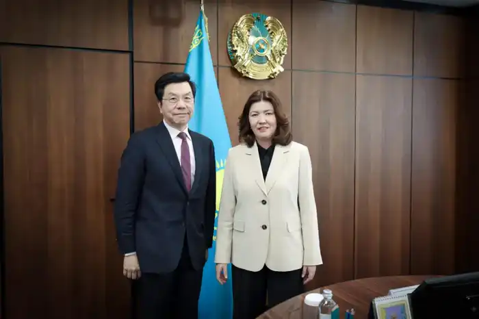 Министр просвещения РК Жулдыз Сулейменова обсудила с основателем Sinovation Ventures Ли Кай-Фу стратегические направления цифровой трансформации образования (4)