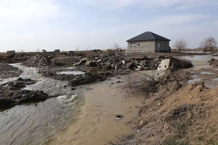 Ербол Карашукеев оценил последствия наводнения в Таразе и меры по предотвращению повторения {city2}