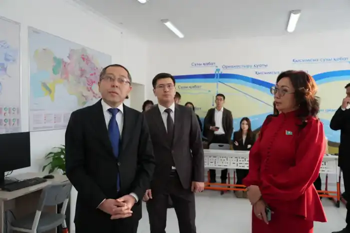 «Экономь воду — спаси будущее!»: в Астане прошел экочас для студентов колледжей (5)