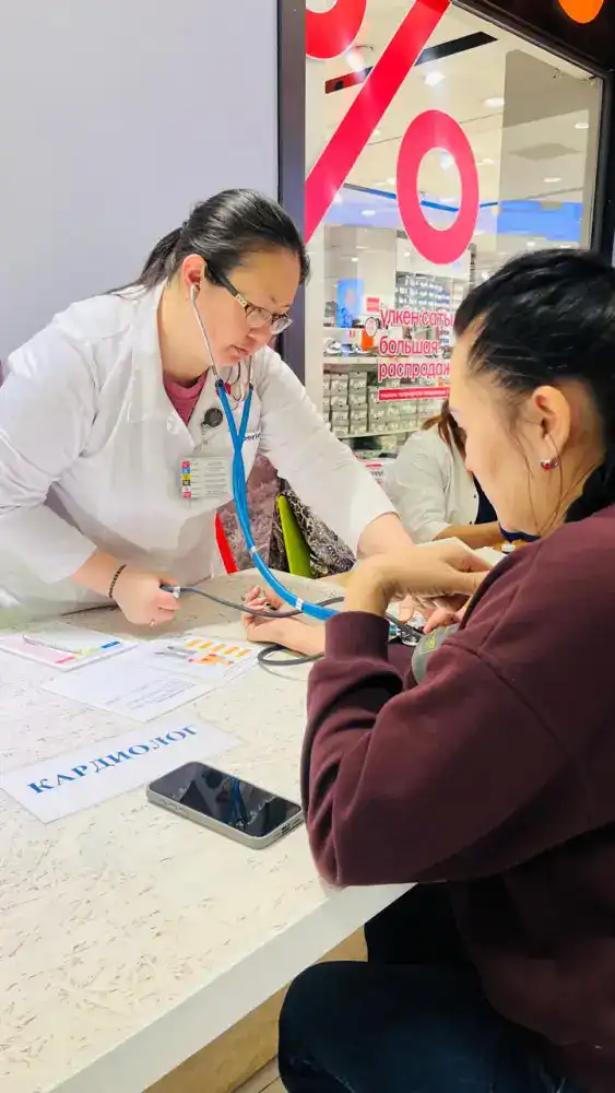 Островок здоровья: В торговом центре проведен бесплатный анализ крови (10)