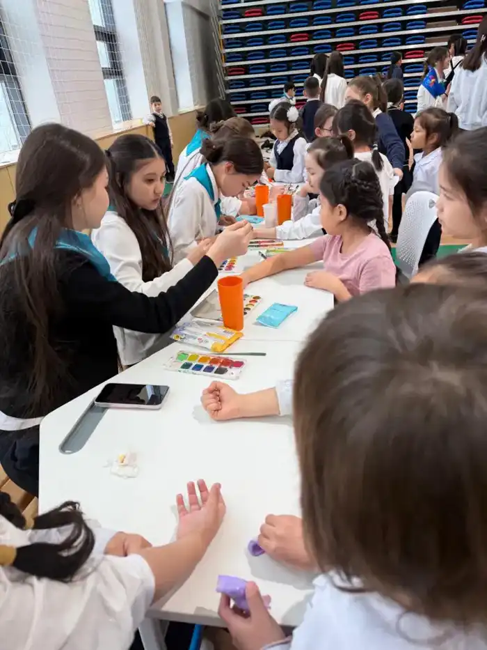 «Яркие мечты о будущем без наркотиков»: в Астане школьники вдохновили на выставке рисунков {city2}