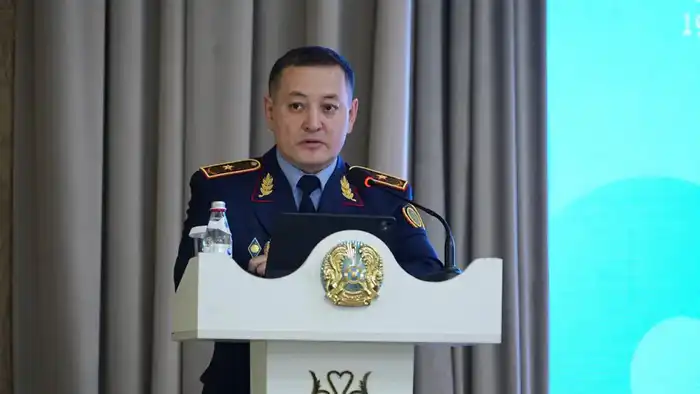 Студенты Южно-Казахстанского университета обсудили важные вопросы безопасности с главой полиции Шымкента {city2}