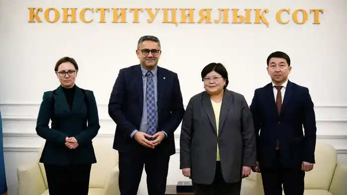 Конституция на старте: как международные эксперты формируют будущее страны {city2}