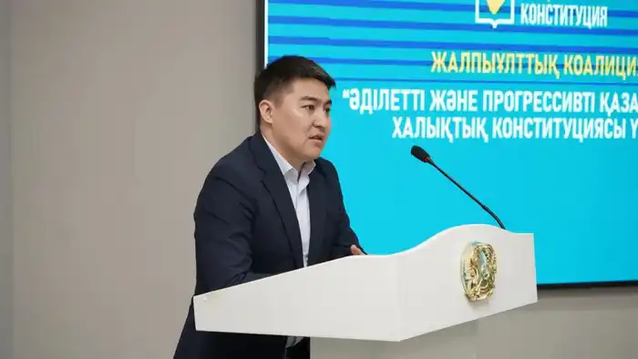 Строя мосты к будущему: Шалкар Байбеков и директора колледжей обсуждают новую Конституцию {city2}