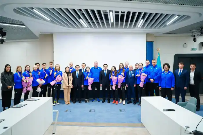 Министр принял спортсменов, успешно выступивших на чемпионате Азии по лёгкой атлетике (4)