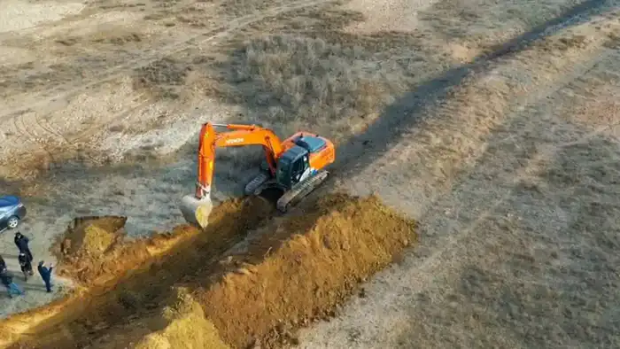 В Таласском районе Жамбылской области завершено восстановление 2,5 км земляного канала для обеспечения водой более 40 домашних хозяйств {city2}