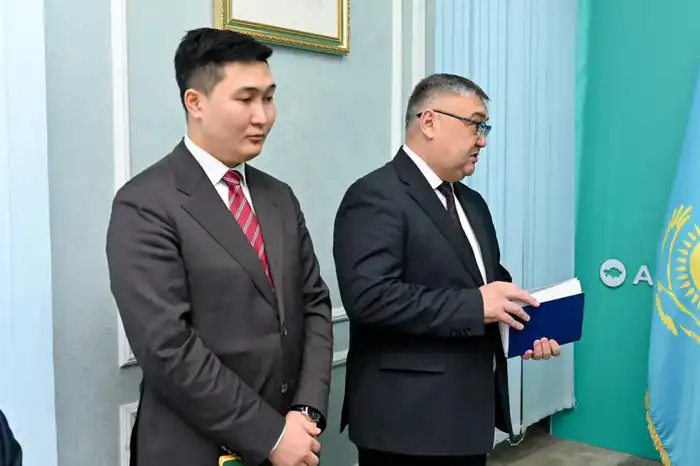 Аким области провел прием граждан по личным вопросам (3)