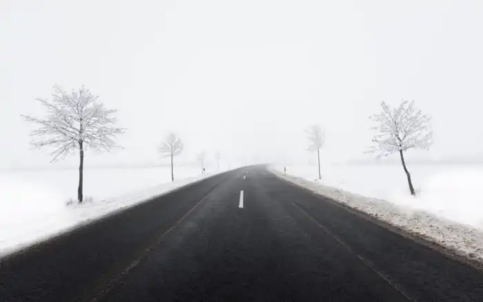 Социальные аспекты подготовки населения к зимним дорожным условиям: рекомендации спасателей {city2}