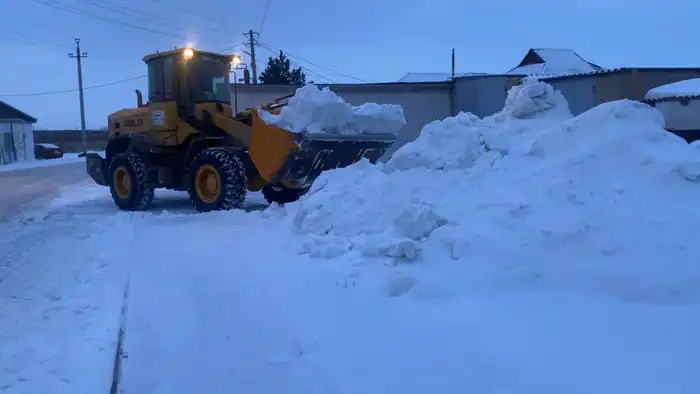 Коммунальные службы Астаны успешно вывезли более 30 тысяч кубометров снега за ночь {city2}