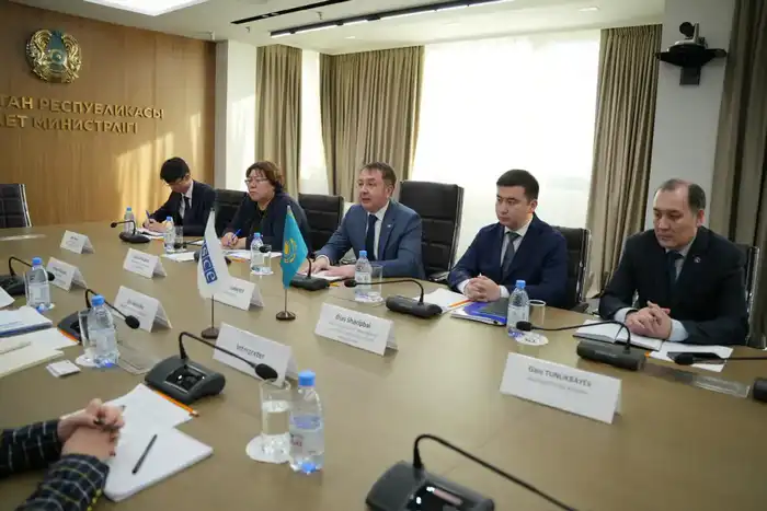 Обсуждение правовых реформ в Казахстане: встреча министра юстиции с представителем БДИПЧ ОБСЕ перед референдумом {city2}