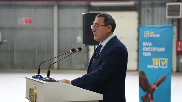 Обсуждение верховенства закона и устойчивого развития на встрече с работниками индустриально-логистического центра ДАМУ {city2}