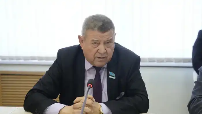 В МАСЛИХАТЕ ОБЛАСТИ АБАЙ ОБСУДИЛИ ПРОЕКТ НОВОЙ КОНСТИТУЦИИ (2)