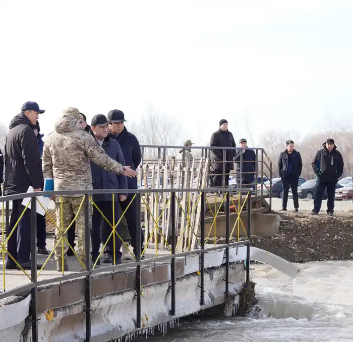 НУРАЛХАН КУШЕРОВ ПОСЕТИЛ САУРАНСКИЙ РАЙОН И ПРОИНСПЕКТИРОВАЛ ХОД ПРОТИВОПАВОДКОВЫХ РАБОТ (5)