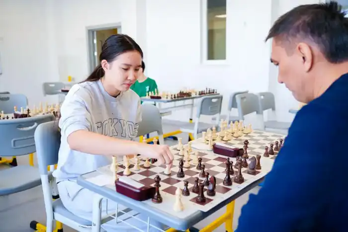 Спартакиада среди родителей: более ста участников в Астане соревнуются в шахматах, волейболе и настольном теннисе {city2}