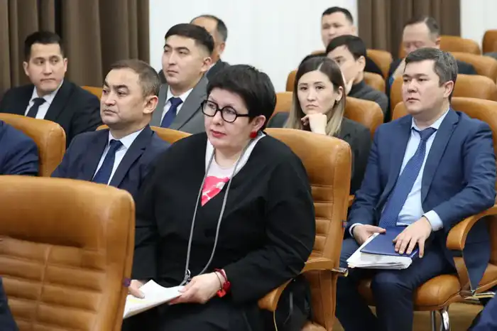 Костанай обсуждает новую Конституцию для людей {city2}