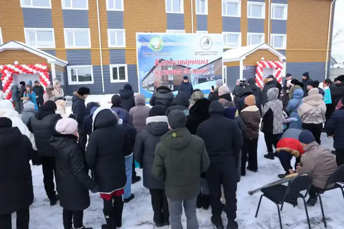 Ключи к новой жизни: в Аулиеколе новосёлы открывают двери в будущее {city2}