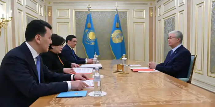 Президент Токаев встретился с руководством Конституционной комиссии для обсуждения новой Конституции {city2}