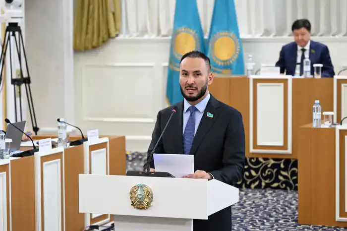 Айдарбек Ходжаназаров объявил о поддержке нового проекта Конституции на заседании комиссии по Конституционной реформе {city2}