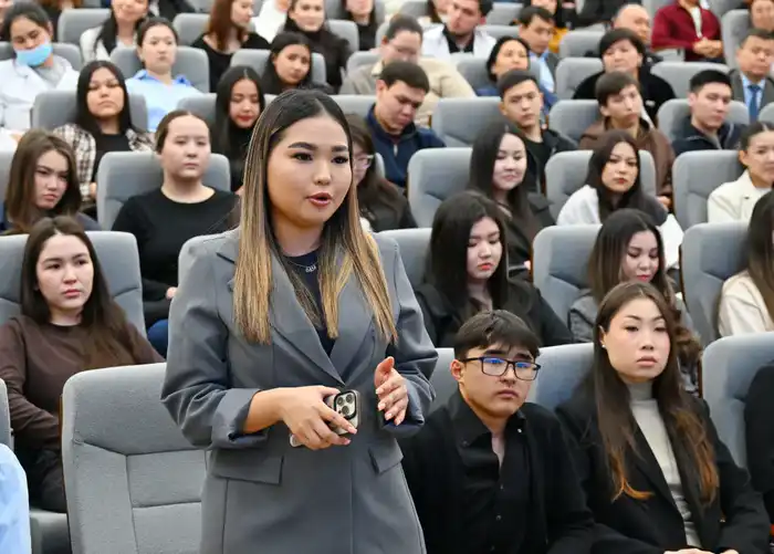 Председатель Агентства Дархан Жазықбай встретился со студенческой молодёжью (4)