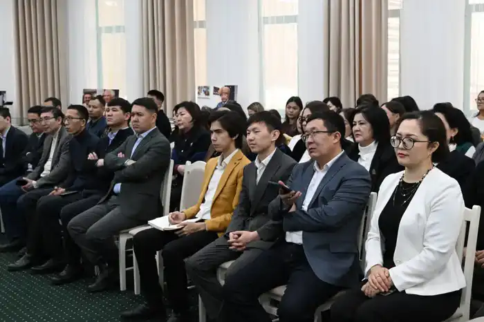 Круглый стол, посвященный творческому наследию Шерхана Муртазы, состоялся в Астане (2)