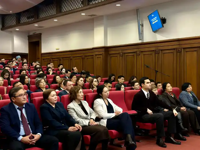 Обсуждение изменений в Конституции Казахстана как основа для формирования справедливого общества {city2}