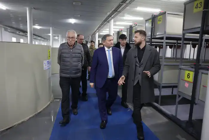 Саясат Нурбек в Международном Таразском университете: акцент на интеграцию науки и производства на рыбном заводе {city2}