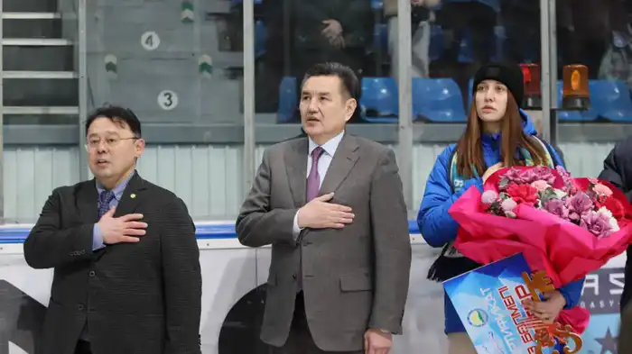 Фаина Мейрманова, чемпионка XXV летних Сурдлимпийских игр, получила сертификат на трёхкомнатную квартиру от акима ВКО Нурымбета Сактаганова {city2}