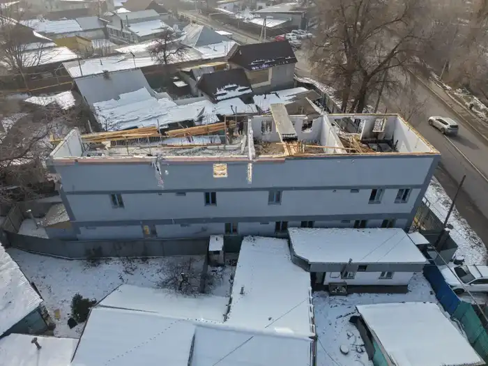 Снос незаконного этажа жилого дома в Алматы: последствия для собственников и градостроительных норм {city2}