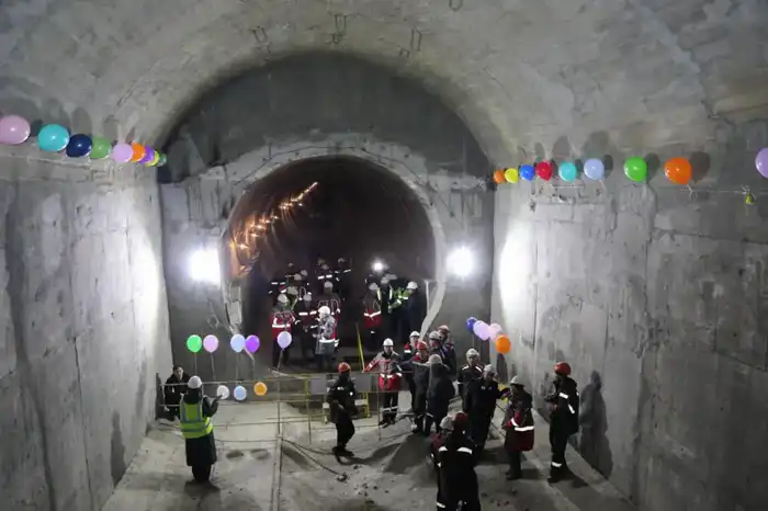 В Алматы завершена пробивка тоннелей до новой станции метро (4)