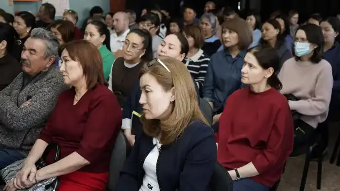 В СЕМЕЕ СОСТОЯЛАСЬ ВСТРЕЧА С КОЛЛЕКТИВОМ ДВОРЦА ТВОРЧЕСТВА ПО ПРОЕКТУ КОНСТИТУЦИИ (5)