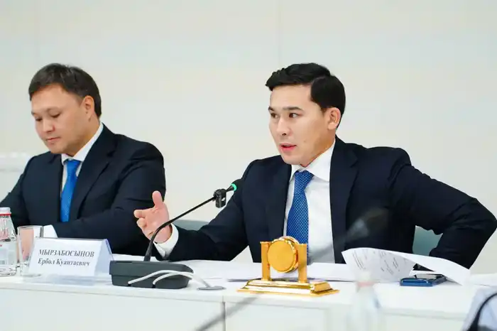 Спортсмены Казахстана вернулись с медалями из Тяньцзина {city2}