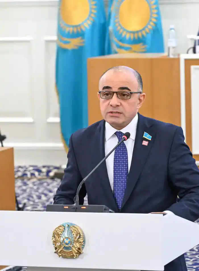 Поддержка новой Конституции Казахстана: единство народа и межэтническое согласие как ключевые аспекты {city2}