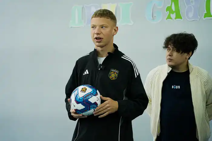 Игроки «Шахтёра» встретились со школьниками (3)