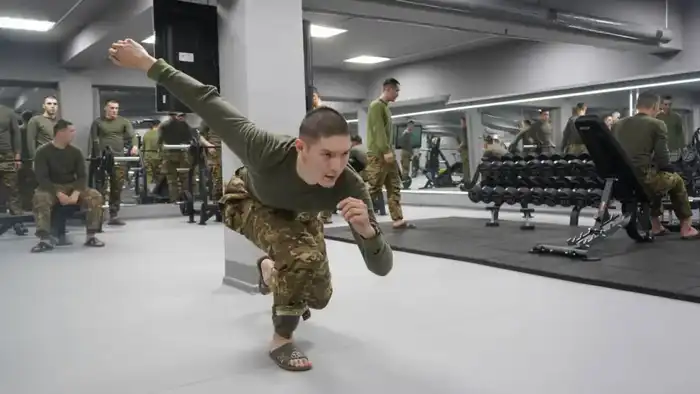 Казахстанский призер чемпионата мира по конькобежному спорту проходит срочную службу в Алматинском гарнизоне (7)