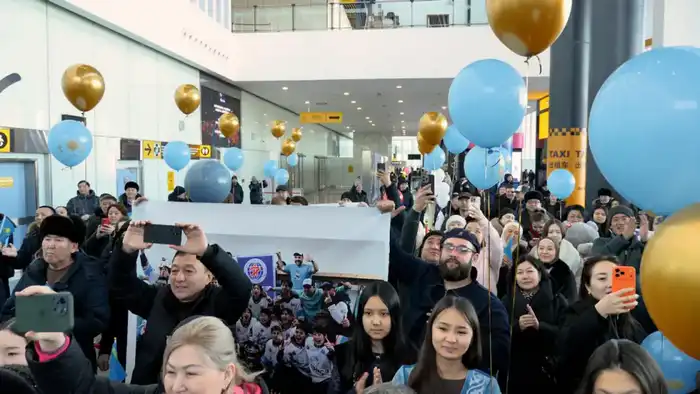 Чемпионы международного турнира Pee-Wee: молодые хоккеисты столицы вернулись домой (9)