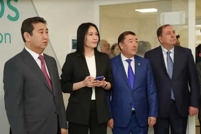 Айдарбеку Сапарову презентовали первый в Казахстане агротехнопарк (4)