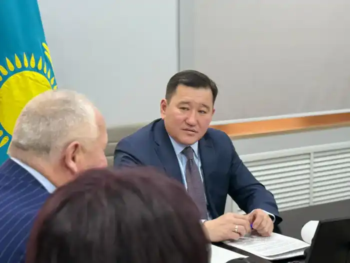 В Астане обсуждаются изменения в Конституции Казахстана с акцентом на качество образования и статус учителя {city2}