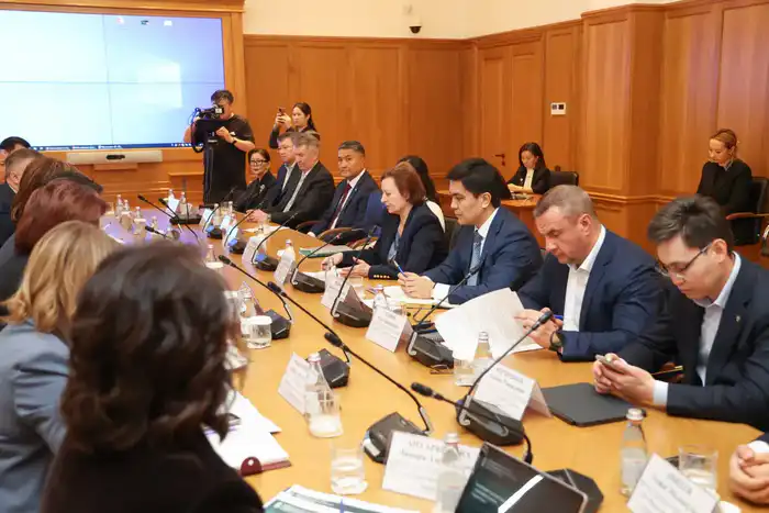 Круглый стол по развитию страхового сектора: обсуждение программы до 2030 года и нового закона {city2}