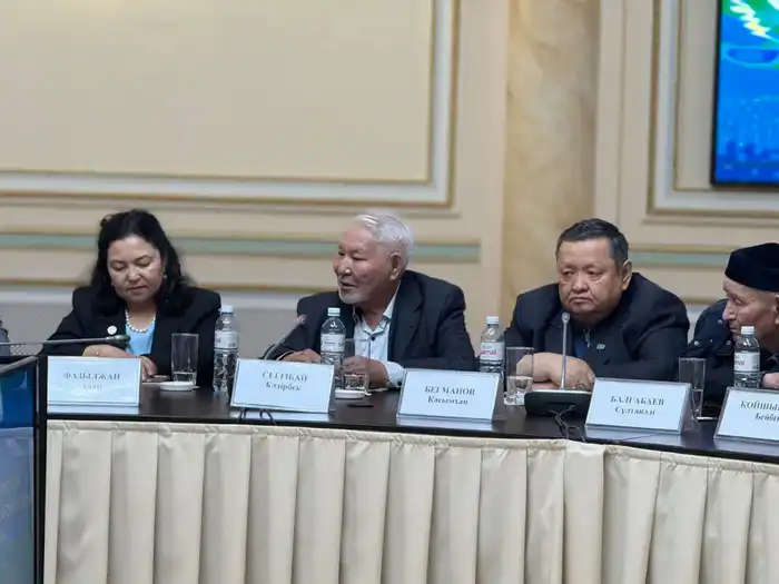 Союз писателей Казахстана поддержал проект новой Конституции (2)