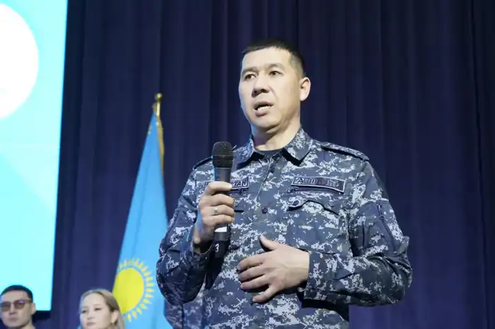 «Закон и порядок»: звезды команды КВН «Астана» рассказали студентам о вреде наркотиков (5)