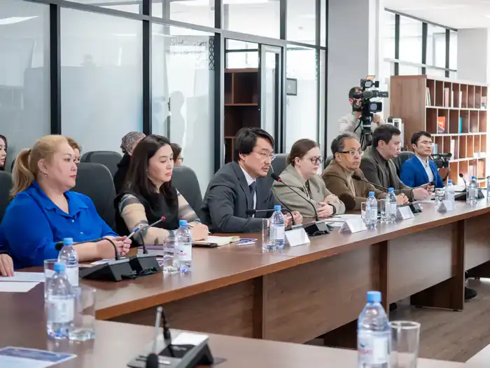 Международные эксперты обсудили социальный эффект конституционных реформ в Казахстане {city2}