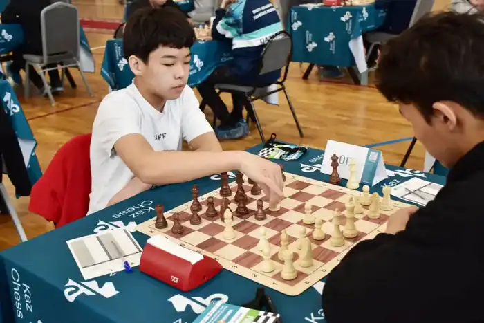 В Жезказгане проходит чемпионат Казахстана по шахматам среди юношей и девушек до 20 лет с участием около 100 шахматистов {city2}