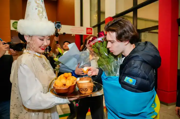 Олимпийского чемпиона Михаила Шайдорова торжественно встретили болельщики в Астане (3)