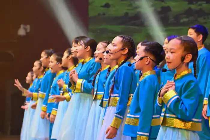 Отчетный концерт студии «Жас сарбаз» в Астане собрал военнослужащих и их семьи {city2}