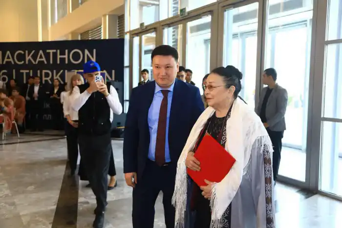 Меруерт Утекешова 75 лет юбилей Туркестан искусство AI-Хакатон {city2}